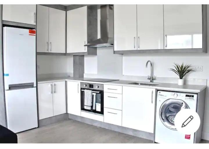 Lovely 2-Bedrooms With Free Parking Canvey Island Exterior foto